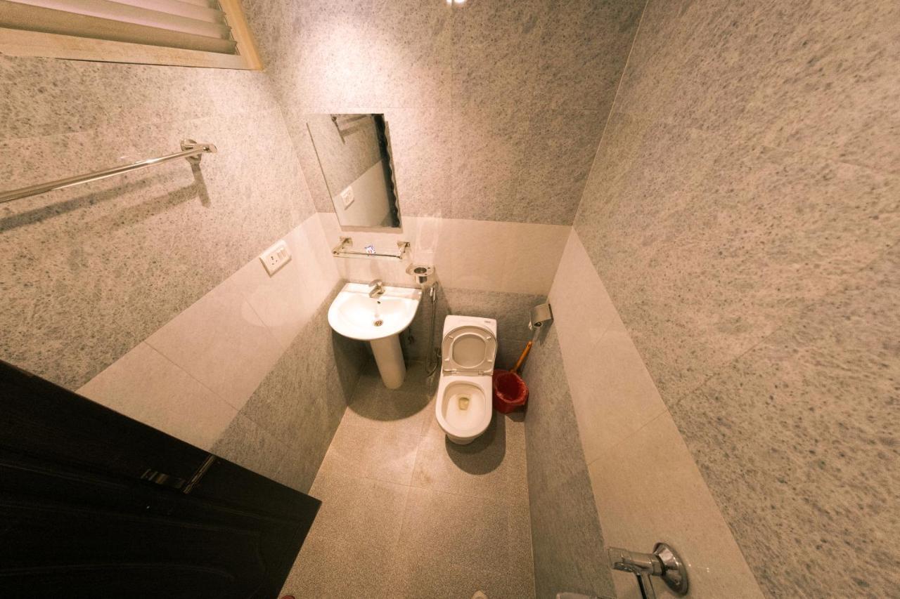 Hotel Chhimeki Kathmandu Buitenkant foto