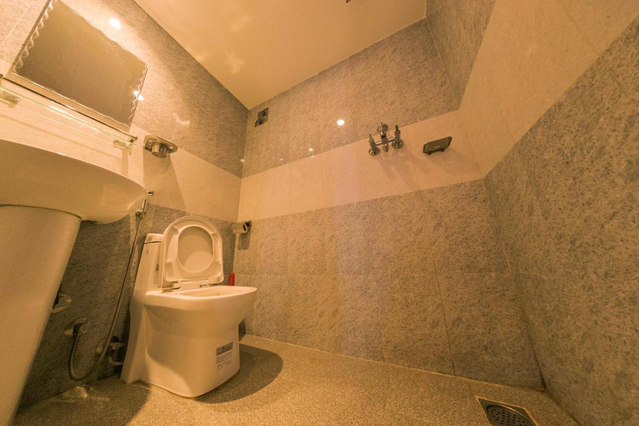 Hotel Chhimeki Kathmandu Buitenkant foto
