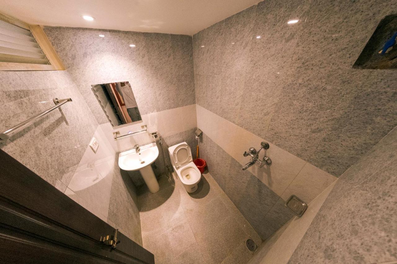 Hotel Chhimeki Kathmandu Buitenkant foto