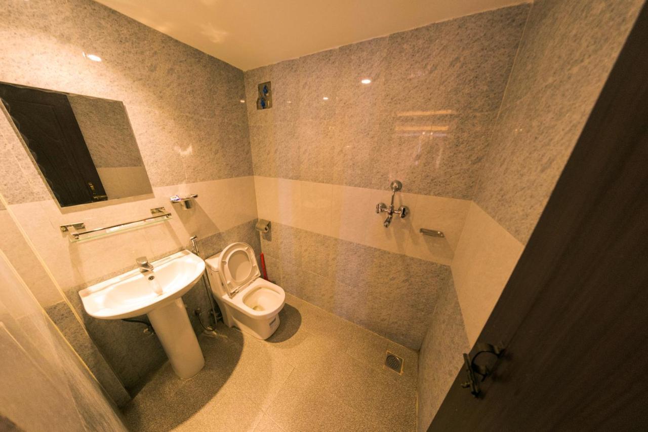 Hotel Chhimeki Kathmandu Buitenkant foto