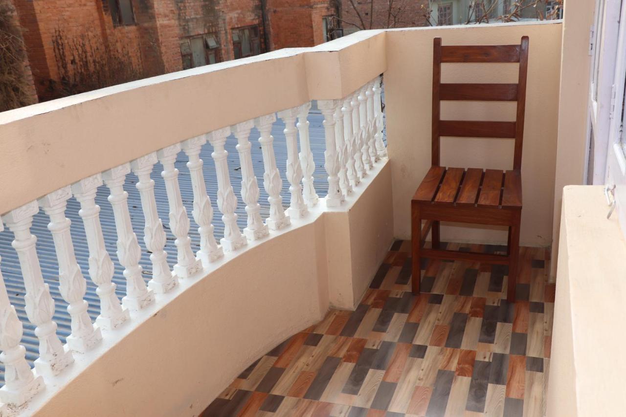 Hotel Chhimeki Kathmandu Buitenkant foto